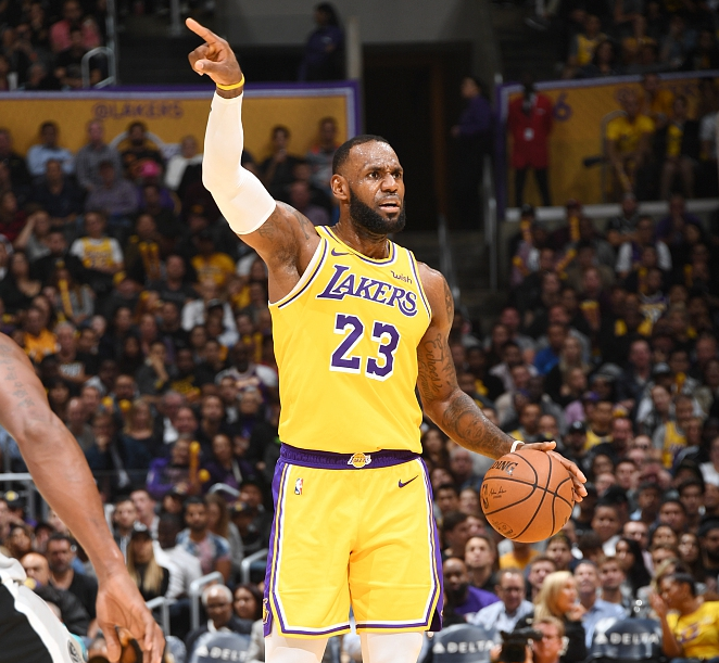 前场再添一 前场再添一